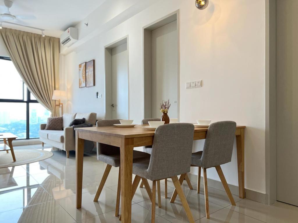 Kl View 2r1b Free Wifi 6pax Kuala Lumpur