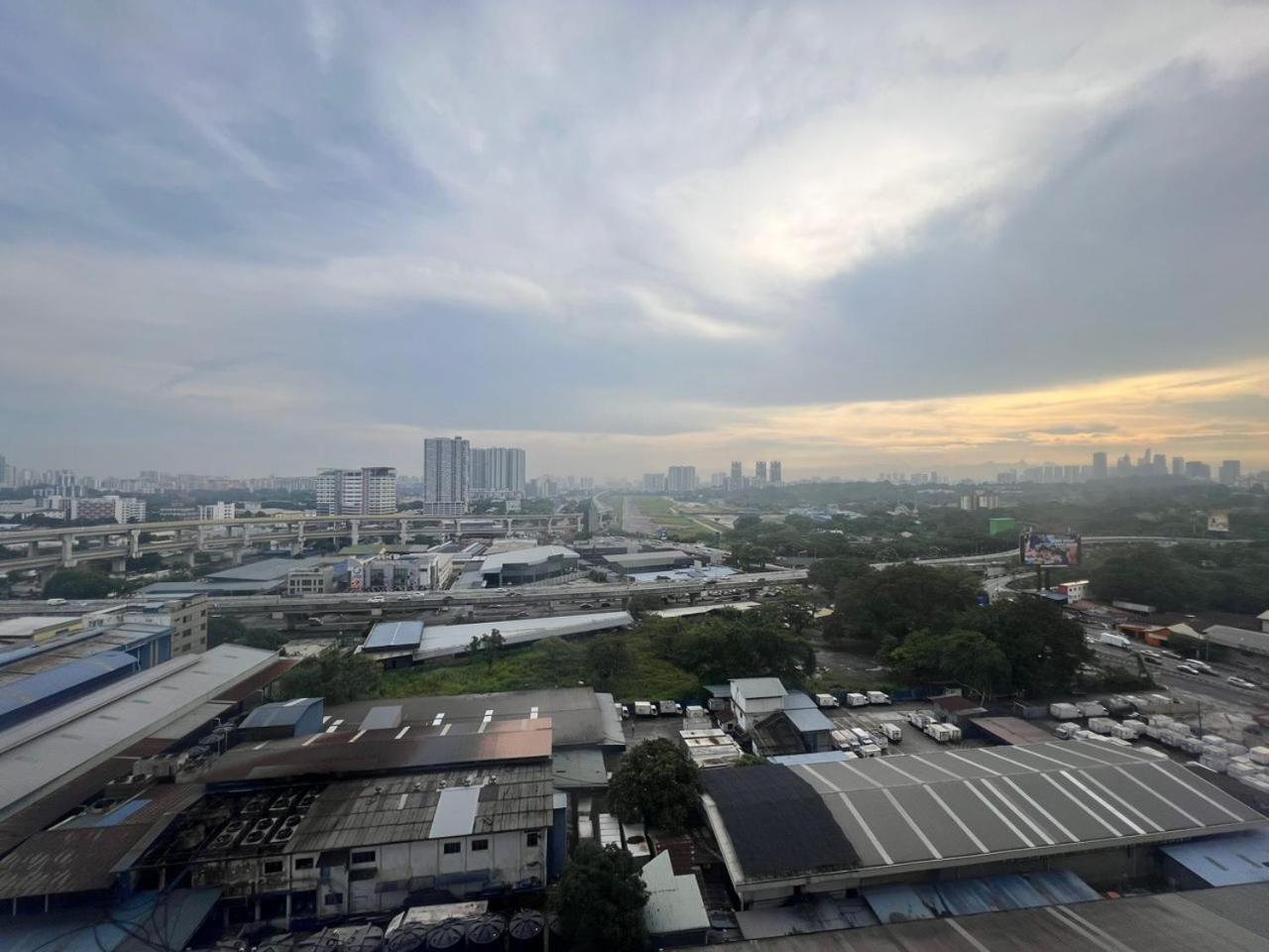 Kl View 2r1b Free Wifi 6pax Pangsapuri Kuala Lumpur